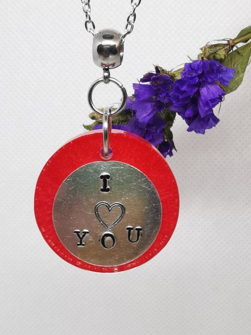 Pendentif résine gravé