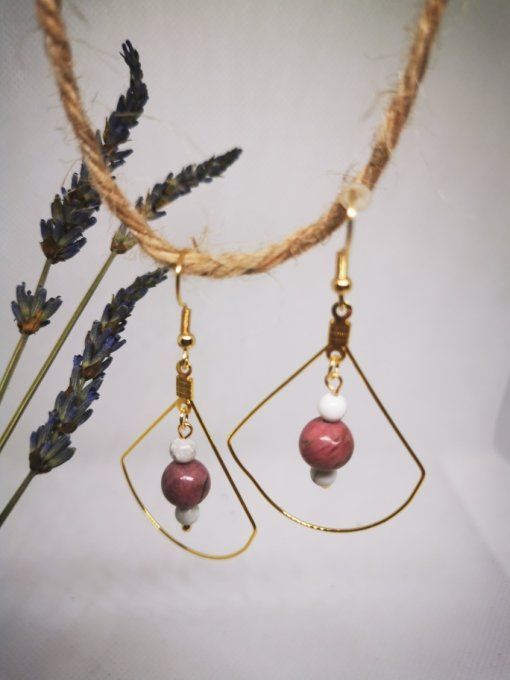 Suspension rhodonite et howlite