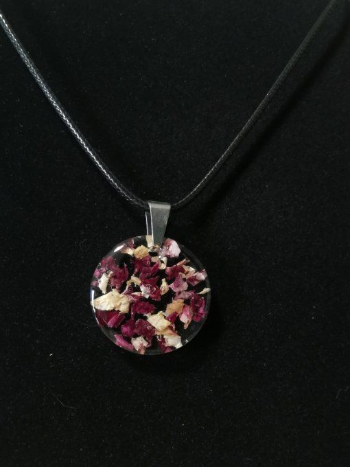 Pendentif résine pétales de roses multicolore